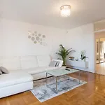 Parentium Apartman *