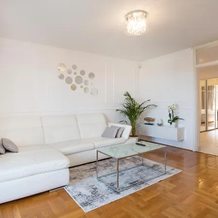 Parentium Apartament *